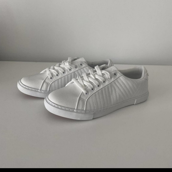Nautica White Leather Low Top Sneaker - Picture 10 of 12